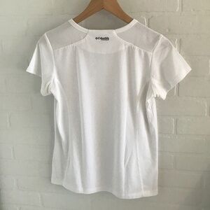 Columbia Women’s Tee White Titanium crew neck Breathable light Size S